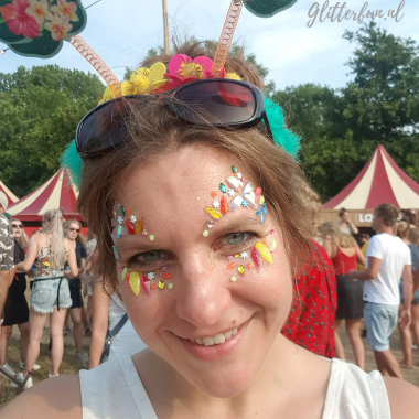 Lees meer over het artikel Glitter op festivals: de perfecte aanvulling op je festivaloutfit
